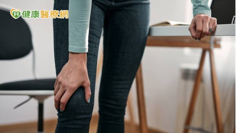 天生膝內翻或膝外翻 (即O型腿或 X型腿 )，因為走路姿態的長期影響，很有可能罹患退化性膝關節炎，嚴重時恐需做全人工膝關節置換手術，所幸目前已醫術已發展到可進行高位脛骨截骨矯正手術