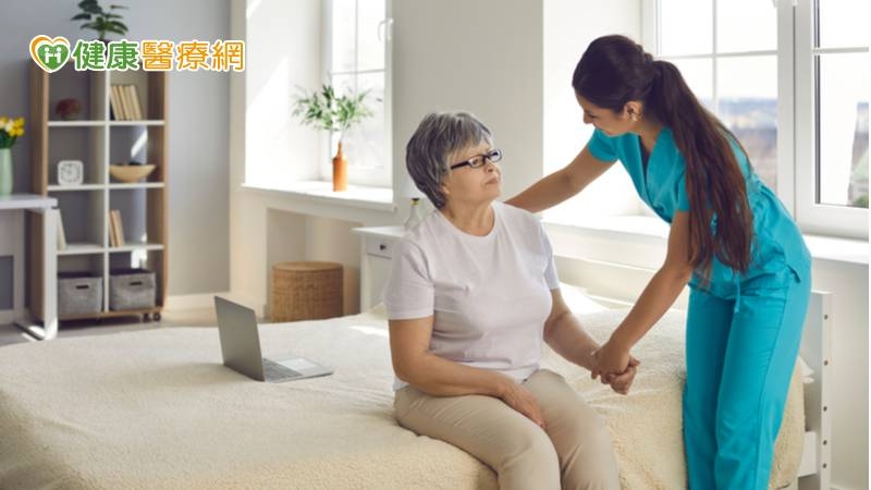 今年的國際失智症月，適逢台灣失智症協會二十歲生日，在「友伴失智二十年」的口號下，舉辦線上路跑活動「德曼莎，去哪裡（Run For Dementia）」以及塗鴉創作人氣獎活動「德曼莎的微笑（Paint For Dementia）」，希望邀請各路人馬，一起加入友善失智行動行列。