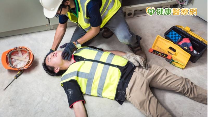 衛生福利部與內政部合作推出「緊急醫療救護智能平臺-救急救難一站通計畫」，優化並結合現有衛福部戰情中心資訊平台、跨醫院及消防單位之標準化資訊串流作業，建構整合性的緊急醫療救護智能平台