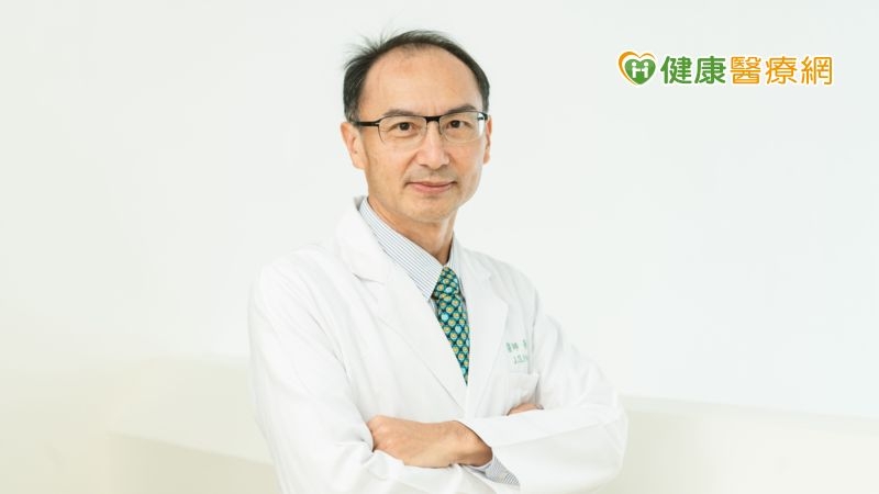 中華民國骨質疏鬆症學會黃兆山理事長表示骨鬆已經成為國人不可不慎防的慢