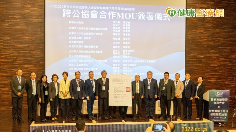 現今醫療系統聯盟在東海大學與中部大型醫院的產學合作，已發揮到成熟階段，今年九月在CBIA陳建州理事長與蔡育翰顧問之安排下，翁紹仁執行長與多位理事長會談，共同倡議全國醫藥合作聯盟的理念，讓醫療系統聯盟對外擴大與其他團體合作，進行功能性與地域性的互補，創造跨行業的新商機。