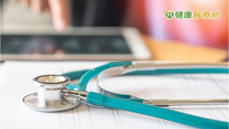 智慧醫療的推動一直是亞東醫院主要的發展方向，相關的努力也獲得了HIMSS委員的肯定，成為台灣首家通過HIMSS新版第六級EMRAM認證醫院。