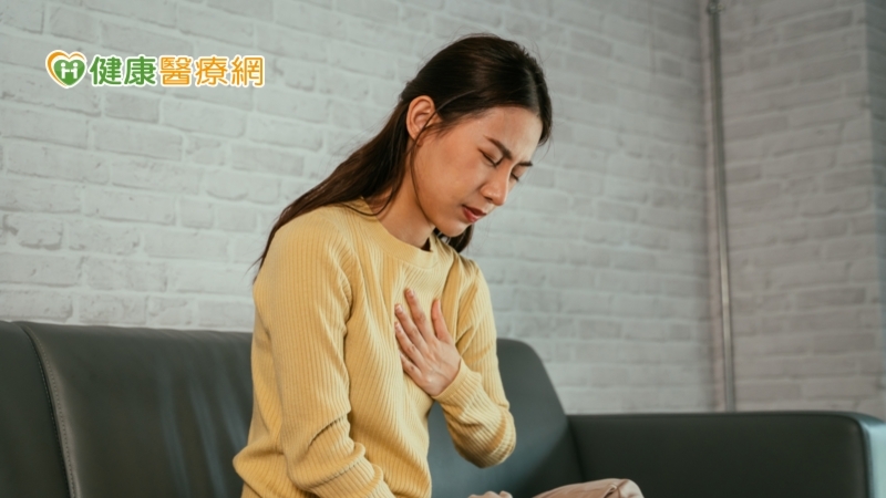 自律神經失調不單單是一個醫學問題，人們和它的互動是一面鏡子，照映出中醫與西醫的不同觀點，也照映出人們的直覺式反射思維。