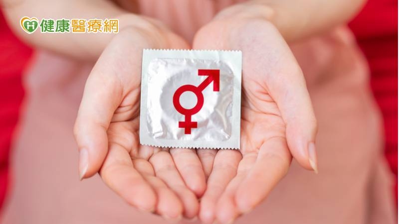 疾管署呼籲，民眾應加強自我保護意識，性行為時應全程使用保險套及水性潤滑液，除可預防愛滋病毒感染外，亦可預防淋病、梅毒等其他性傳染病