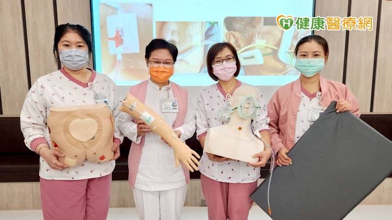 奇美傷口照護中心團隊研發「可變換角度之減壓輔具」、「醫用引流管的固定減壓裝置」、「醫用注射閥器件減壓裝置」和「氧氣面罩配戴減壓裝置」，在臨床照護上發揮創新與研究的精神，造福更多的病人