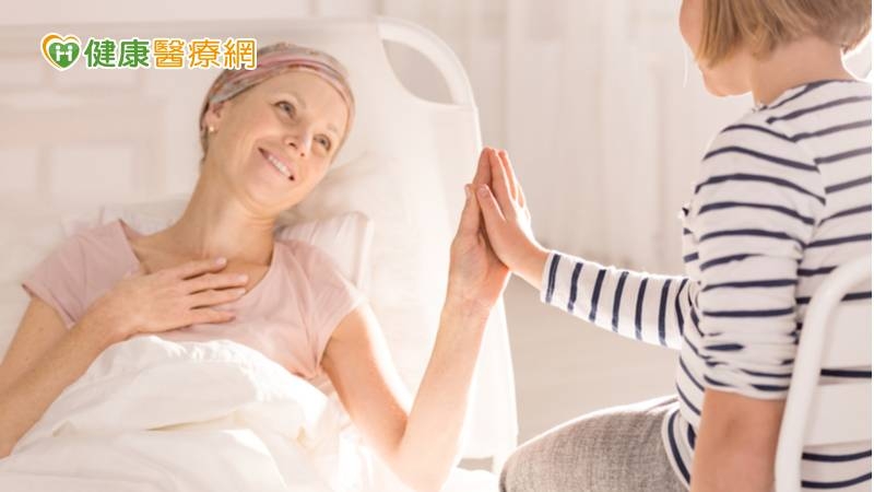 晚期癌症病人的身心照護國際研討會由台灣心理腫瘤醫學學會和台灣腫瘤護理學會合辦，邀請國內外知名腫瘤醫護專家參與演講，主題是「晚期癌症病人的身心照護」