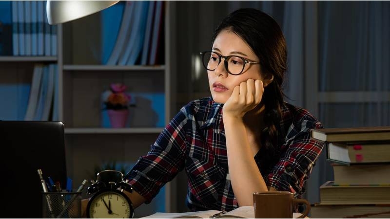 美國一項研究指出，夜貓子可能比早鳥族更容易患心臟病和糖尿病，因為他們的身體不太能夠燃燒脂肪來獲取能量。