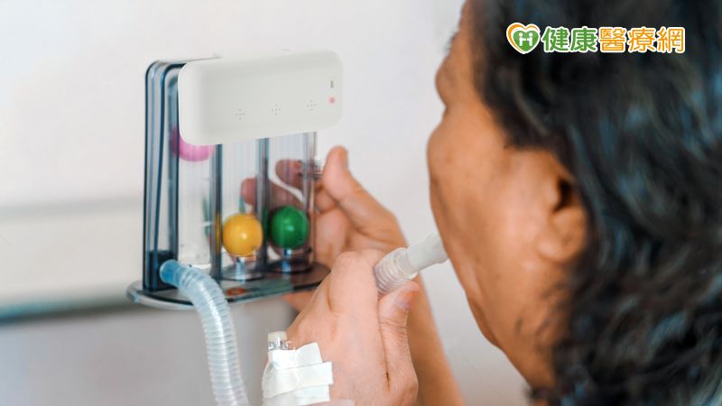 許立人醫師提醒呼吸訓練重循序漸進,每天持續維持訓練