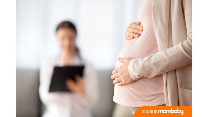 懷孕中期腹痛，應儘快就醫以掌握狀況。