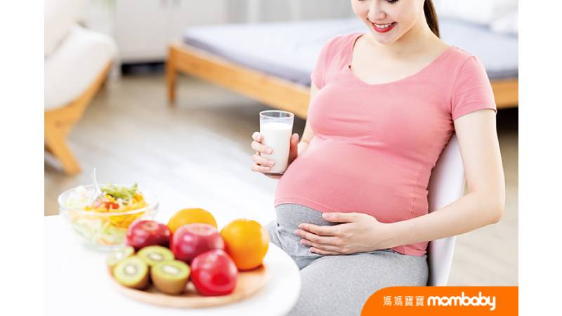 孕婦補充鐵劑時，也要多補充水分並攝取蔬菜水果，以避免便祕。
