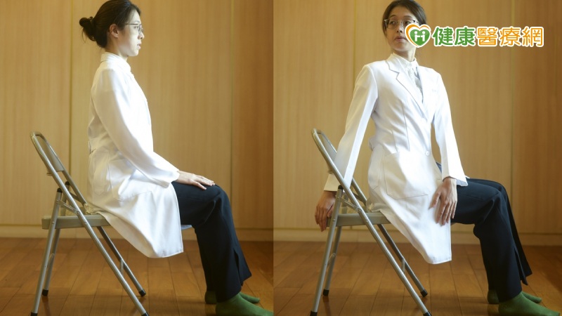 脊椎轉體：坐在椅子前三分之一處，單手放在另一個膝蓋外側，一手扶靠椅背。吸氣時，脊椎向上延伸並扭轉上身；吐氣時，維持原位。