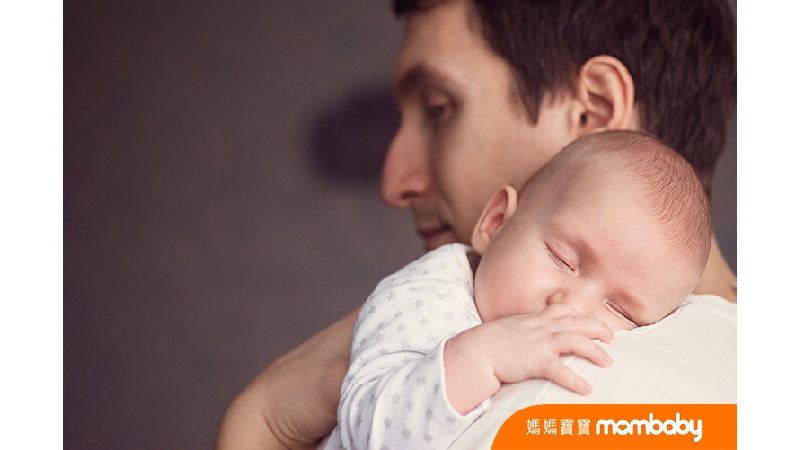 爸爸並不是沒有內建父愛，而是需要時間去接觸寶寶，來增加連結感與熟悉度。