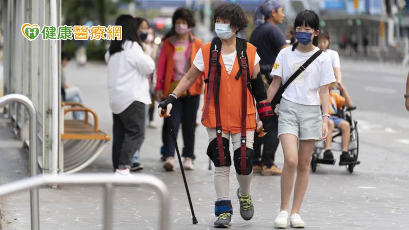 變老是什麼感覺-預演讓我終於理解而同理，老中青幼世代友善共融