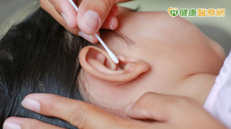 近年來古法採耳風氣盛行，更愈趨成為年輕消費群的消遣選擇，網絡上不時出現采耳宣傳影片，采耳專門店也四處可見。