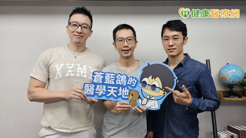 蒼藍鴿與陳鉉（左）、李萌（右）兩位牙醫師談到民眾在挑選醫師需要注意的重點。（圖／蒼藍鴿提供）