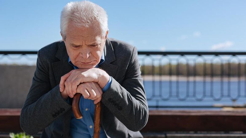 長輩正在生命的夾縫中尋找自我價值感，晚輩不吝於助上一輩之力吧！