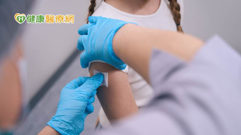 接種流感疫苗至少需要2週才會產生保護力，北部10多歲女童接種疫苗後2天還未產生保護力就感染流感發病。