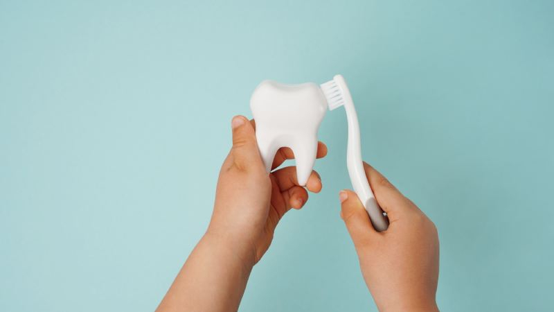 牙周病症狀刷牙流血、口臭…會傳染嗎？一文看牙周病的成因、健康風險與預防法