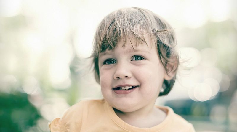 史丹佛大學兼職臨床講師及心理學家卡洛琳·弗萊克 (Caroline Fleck) 建議父母們可以做這件「最重要的事」，來培養出擁有高情商的孩子。