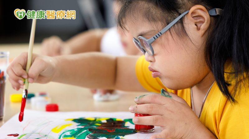 目前自閉者的協助方式以行為治療為主，但效果有限，且個別差異大，藥物治療亦無法改善自閉者的核心困難（社交溝通/固執行為）。