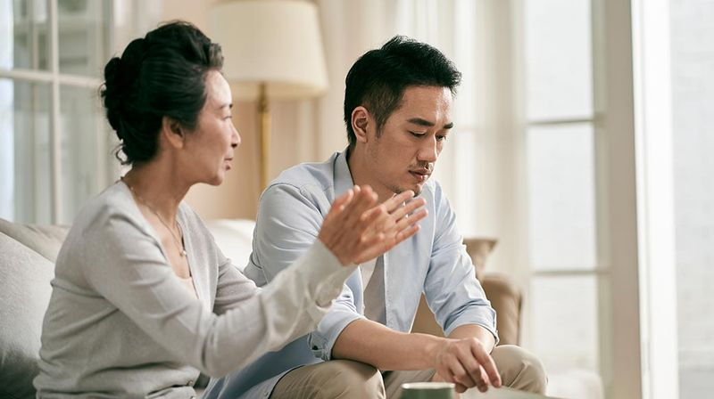 華人世界裡，類似這種長輩需要人照料，子女卻逃之夭夭的情形，大有人在，不論為人子女有什麼苦衷，年長的爸媽都希望好好對話，大家不要徒留遺憾。