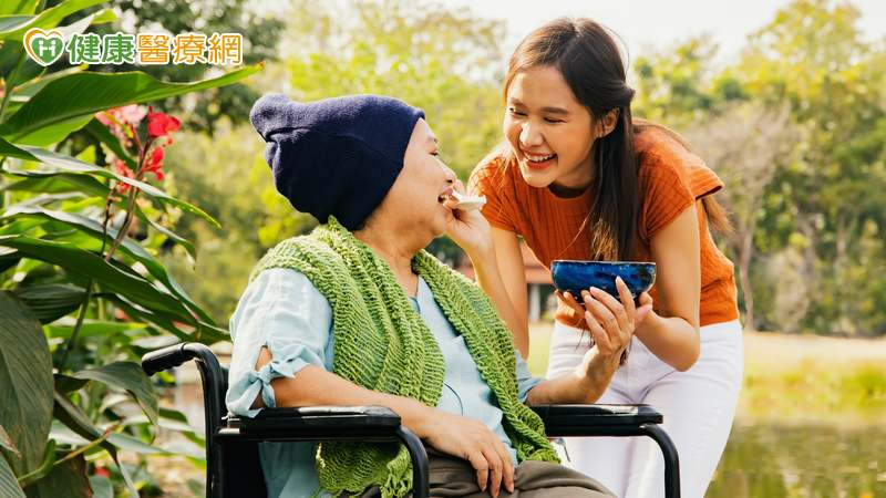 食欲不振可能導致營養不足、貧血、免疫功能受損、肌肉功能下降、骨密度降低、認知功能下降、傷口癒合緩慢、生活品質受損以及發病率和死亡率增加。