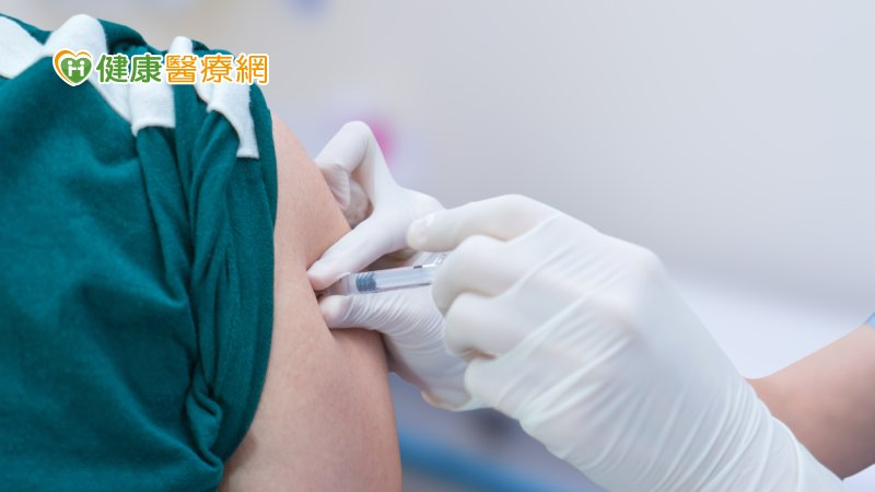 自4月8日起將提供65歲以上長者及免疫不全者等族群增加接種1劑JN.1新冠疫苗。