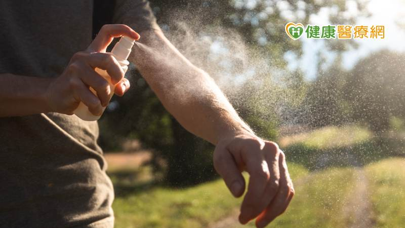 連假期間民眾若計畫前往郊外掃墓祭祖、踏青或從事登山、露營活動時，應做好個人防護措施，避免被蚊蟲附著叮咬而感染疾病。