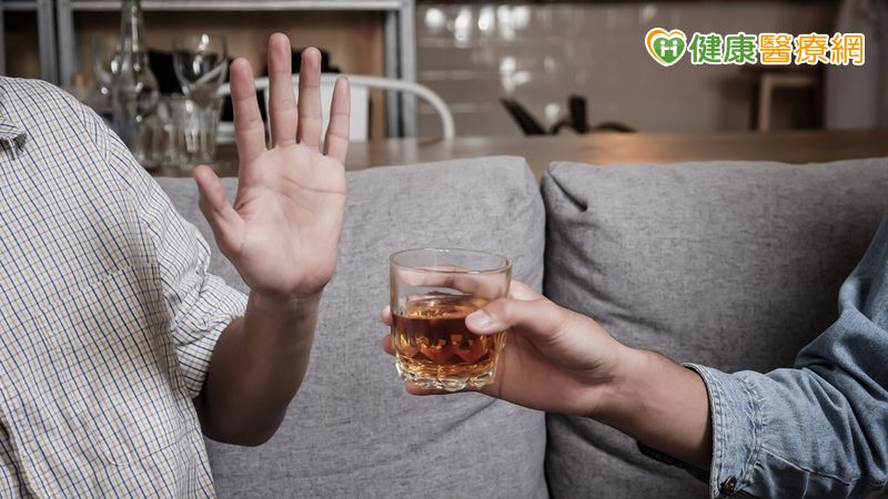 「震顫性譫妄」是酒精戒斷症候群中最嚴重的一種。