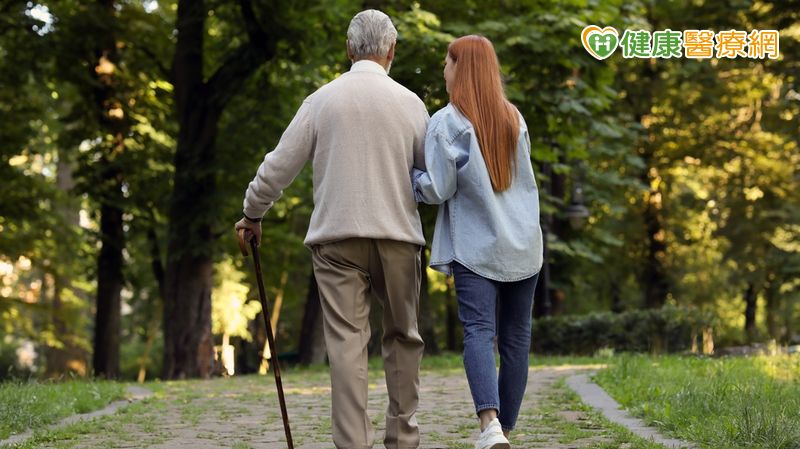 隨著年齡增長，跌倒成為許多老年人健康的隱形殺手。