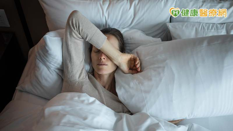 台北慈濟醫院身心醫學科主任陳益乾強調，長期失眠會增加身體及心理負擔，也就是廣泛影響全身健康，更可能造成許多疾病的發生。