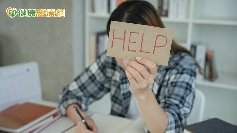 大學生遇適應困難，先至學輔中心再尋求校外援助。