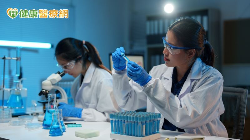 遠離大腸癌，健康飲食、規律運動與定期篩檢。