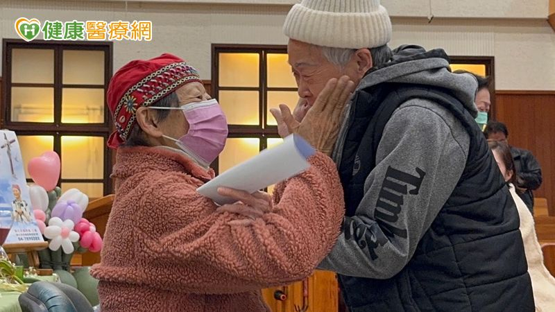 人生五道，是道愛、道謝、道歉、道別、道路；面對死亡，倒不如好好活在當下。