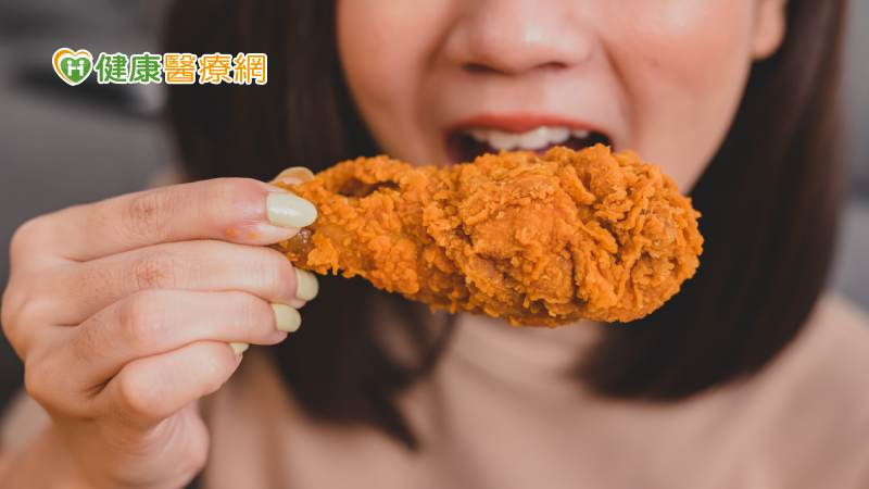 如果已有脂肪肝，更應積極調整飲食與生活習慣，必要時可搭配藥物治療，避免持續惡化演變成肝硬化或肝癌。