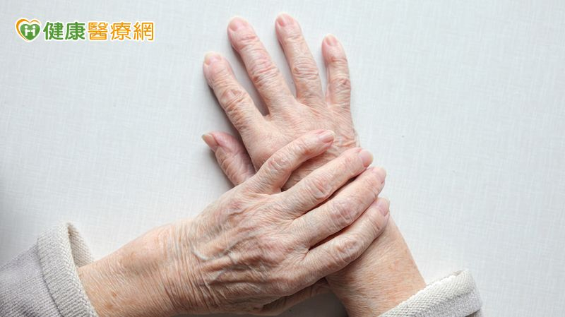 軟組織超音波檢查＋關節內注射，有效改善不適症狀。