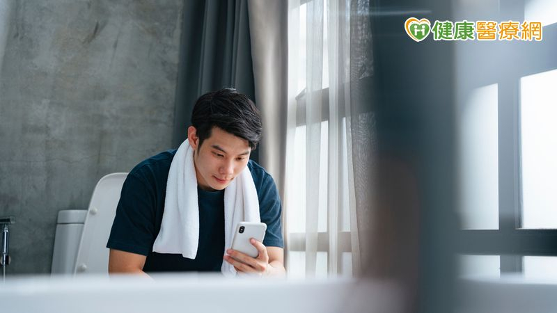 肛門廔管常見且好發在青中年人，成因主要由肛門旁腺體感染而造成急性肛門腺體發炎及肛門膿瘍。