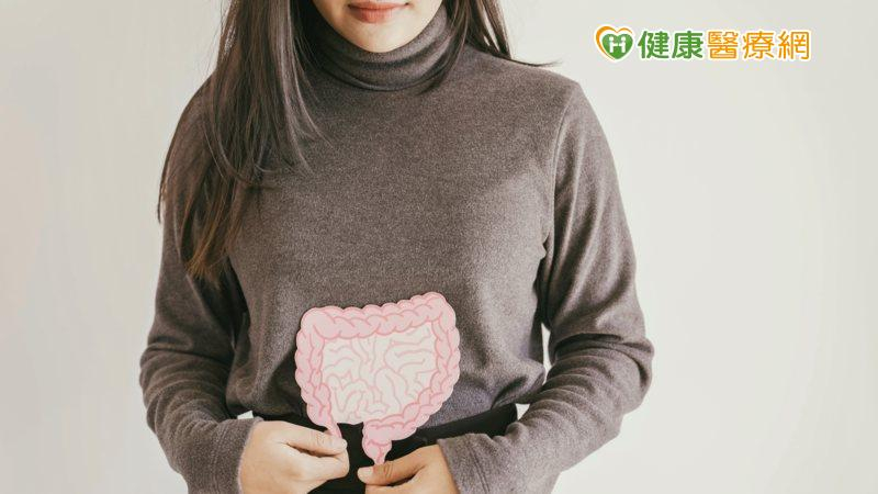 醫師提醒，若長期有不良生活習慣及飲食型態都有可能讓大腸癌提早來報到；應定期做健康檢查，早期發現早期治療。