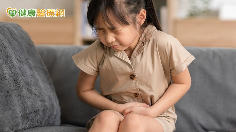 若孩子出現異常進食行為、經常拔毛、情緒低落或反覆腹痛，應及早就醫評估，避免影響身體健康。