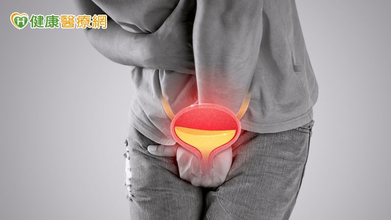 預防尿路結石，每日一定要攝取足夠水分（每日建議量為2,000~2,500㏄以上），水分可稀釋尿液中的礦物質濃度，降低結石形成，有利體內細小結石排出。