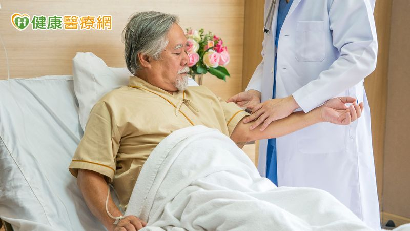 肝癌的高風險族群大多為慢性肝病或帶原者。陳三奇醫師進一步說明，以B型肝炎病人為多數，約佔六成，其次是C型肝炎病人，約為一至兩成，其餘三成病人可能與飲酒、脂肪肝有關。