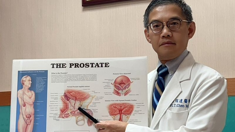 醫師陳炫達說，只要抽血檢查攝護腺癌腫瘤指數PSA，當男性PSA大於4的時候，得到攝護腺癌的機率就大幅增加。（中華新聞雲記者彭新茹攝）