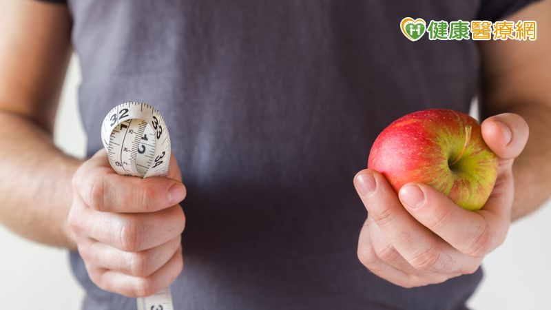 游能俊醫師表示，在糖尿病管理中，進入「減重停滯期」的患者，持續控制飲食，也容易因食量稍微增加，體重、血糖就隨之回彈。