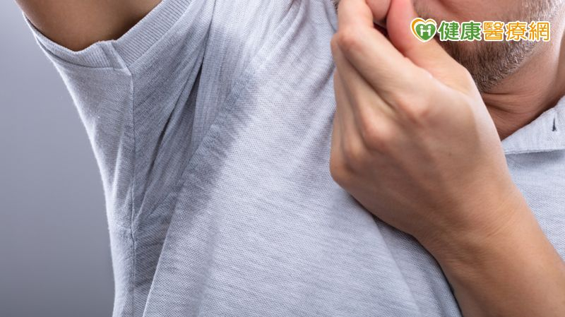 狐臭與化膿性汗腺炎的治療方式有所不同。