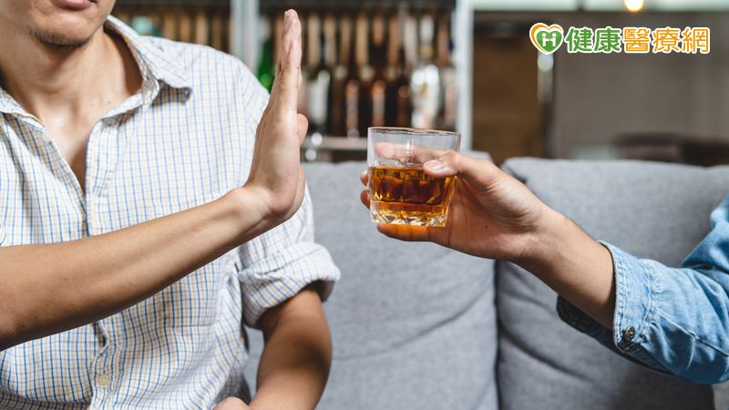 酒癮是一種複雜且慢性的疾病，僅靠單一治療方式難以達到理想成效。