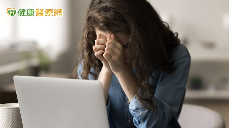 媒體與社群平台應避免散播血腥影像與臆測責任，防止「二次傷害」。