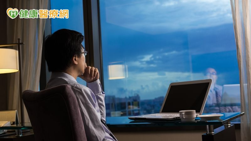 自我實現指的是個人在日常生活中，透過發揮內在的潛能優勢，以滿足自己重視的需求與價值觀，進而創造出美好的生活狀態。