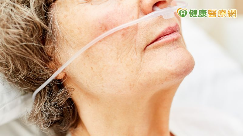 鼻胃管在胃內打結，除非灌食無法進入，否則通常並不會有症狀，都是在更換或移除的過程發現。