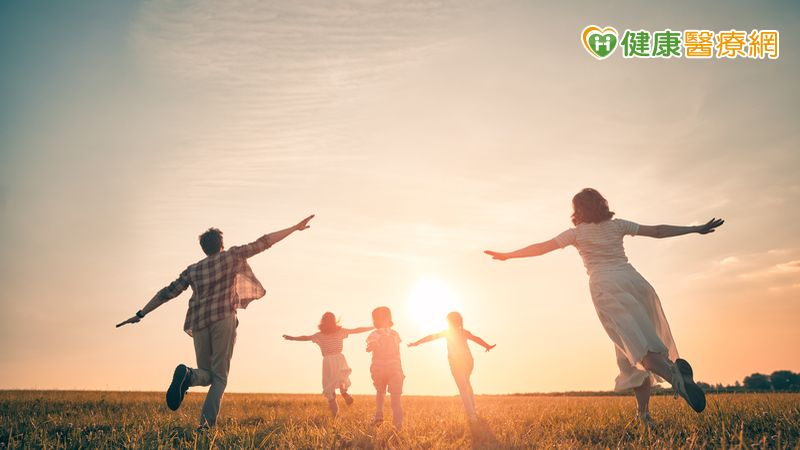 免疫療法健保擴大給付,為病人帶來的不只是延長生命與提升生活品質的希望,也期望一步步將癌症從「絕症」轉變為「可長期控制的疾病」,讓更多患者看見希望。