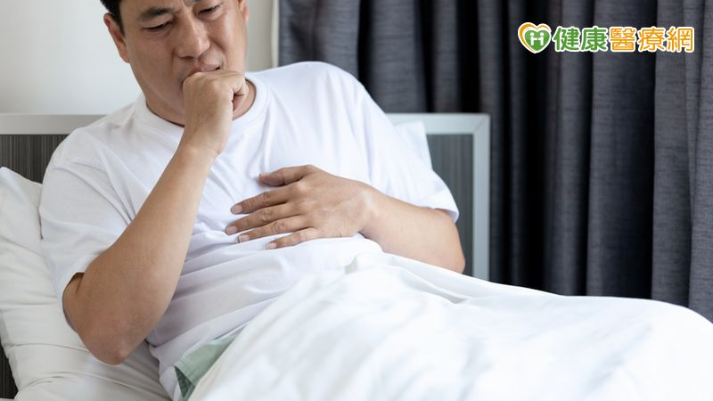 劉健生醫師指出，一般急性感染如感冒，通常兩週內就會痊癒，但如果「喘、悶、咳」其中一種症狀持續超過三週，就要懷疑可能是亞急性或慢性氣管發炎，醫師會做進一步檢查氣喘的可能性。